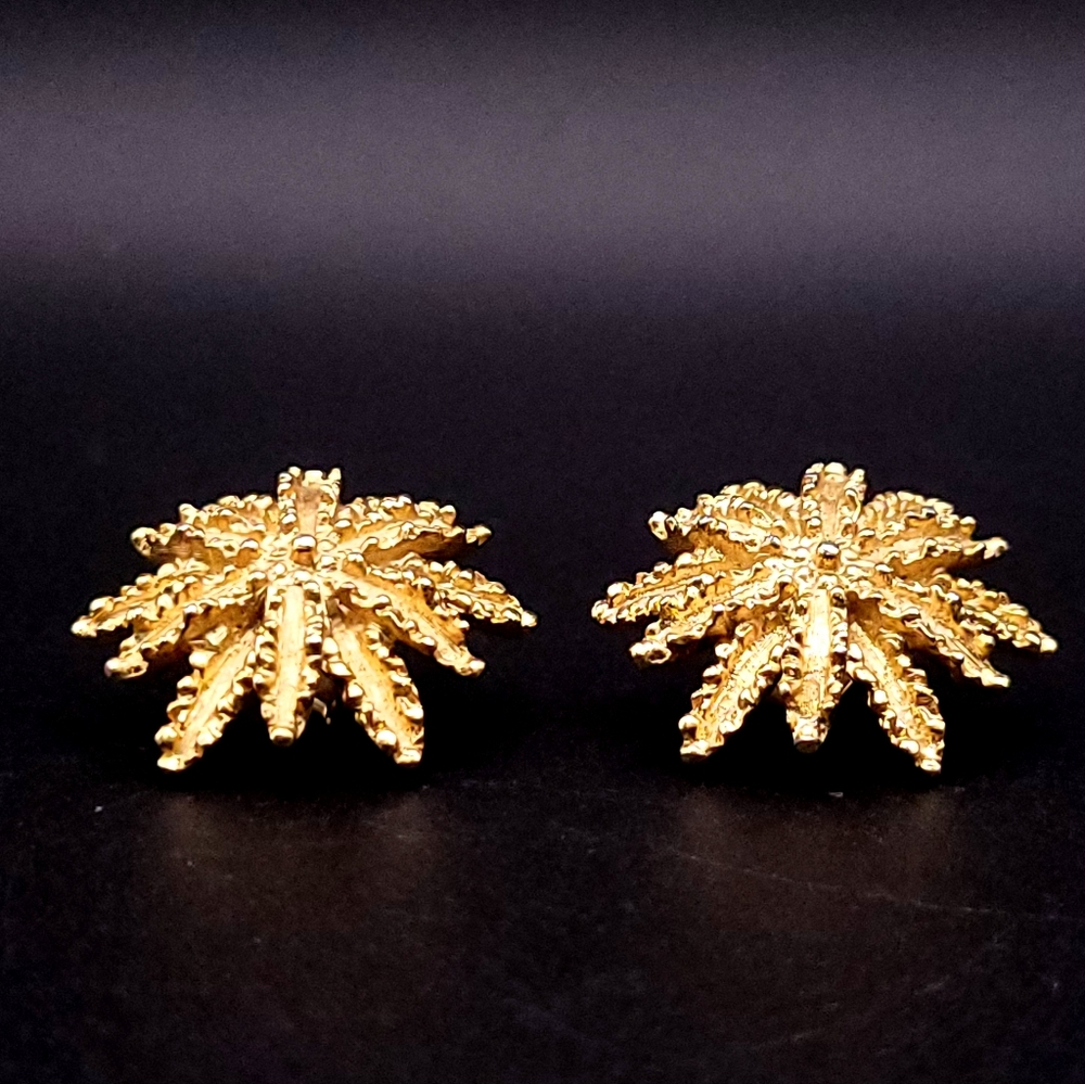 Vintage 70s Avon Gold-Tone Textured Starburst Leaf Clip-On Earrings